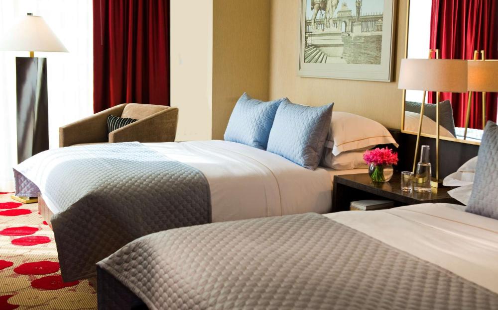 Deluxe Two Queen Bed with Bathtub - Mobility Accessible 